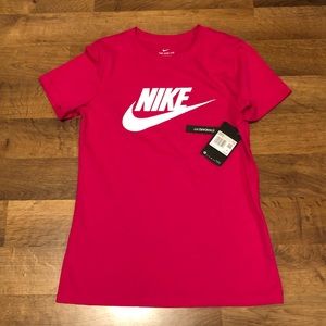 NIKE Women’s Logo T-Shirt - XS